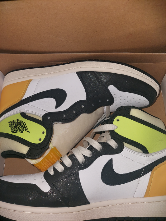 Air Jordan 1 Retro High OG University Gold Size 7