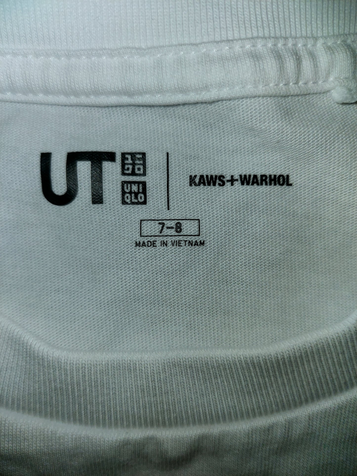 KAWS x Uniqlo UT Companion Hug T-Shirt White Size 7–8 Years